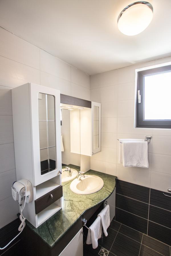 Hotel Paradiso 2